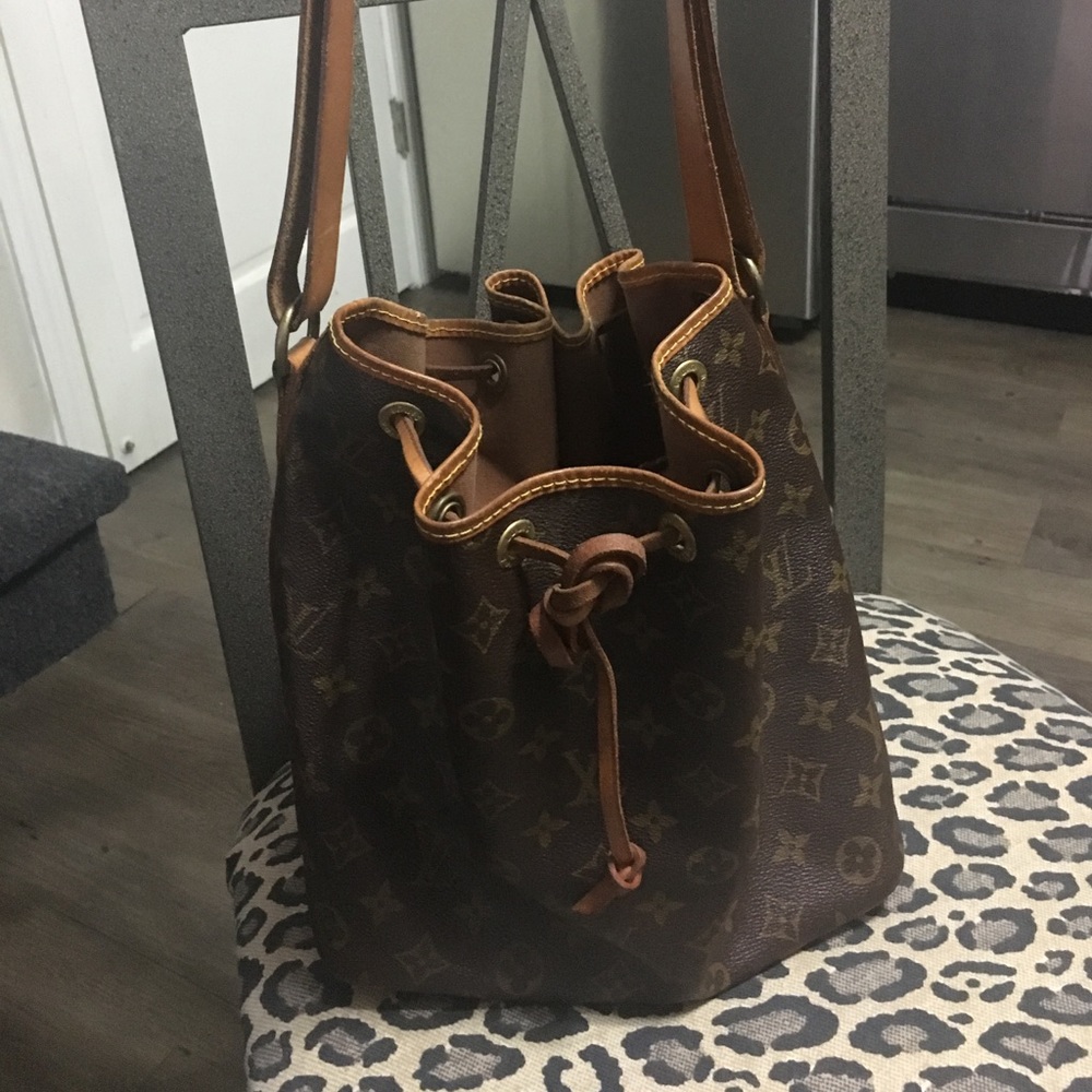 Vintage Louis Vuitton bucket bag